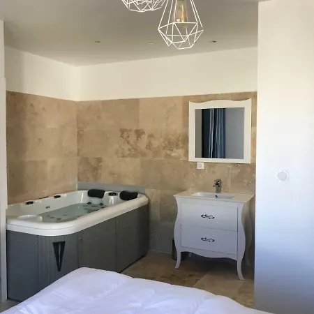 Les Mazets et Spa D'Uzes Arpaillargues-et-Aureillac Extérieur photo