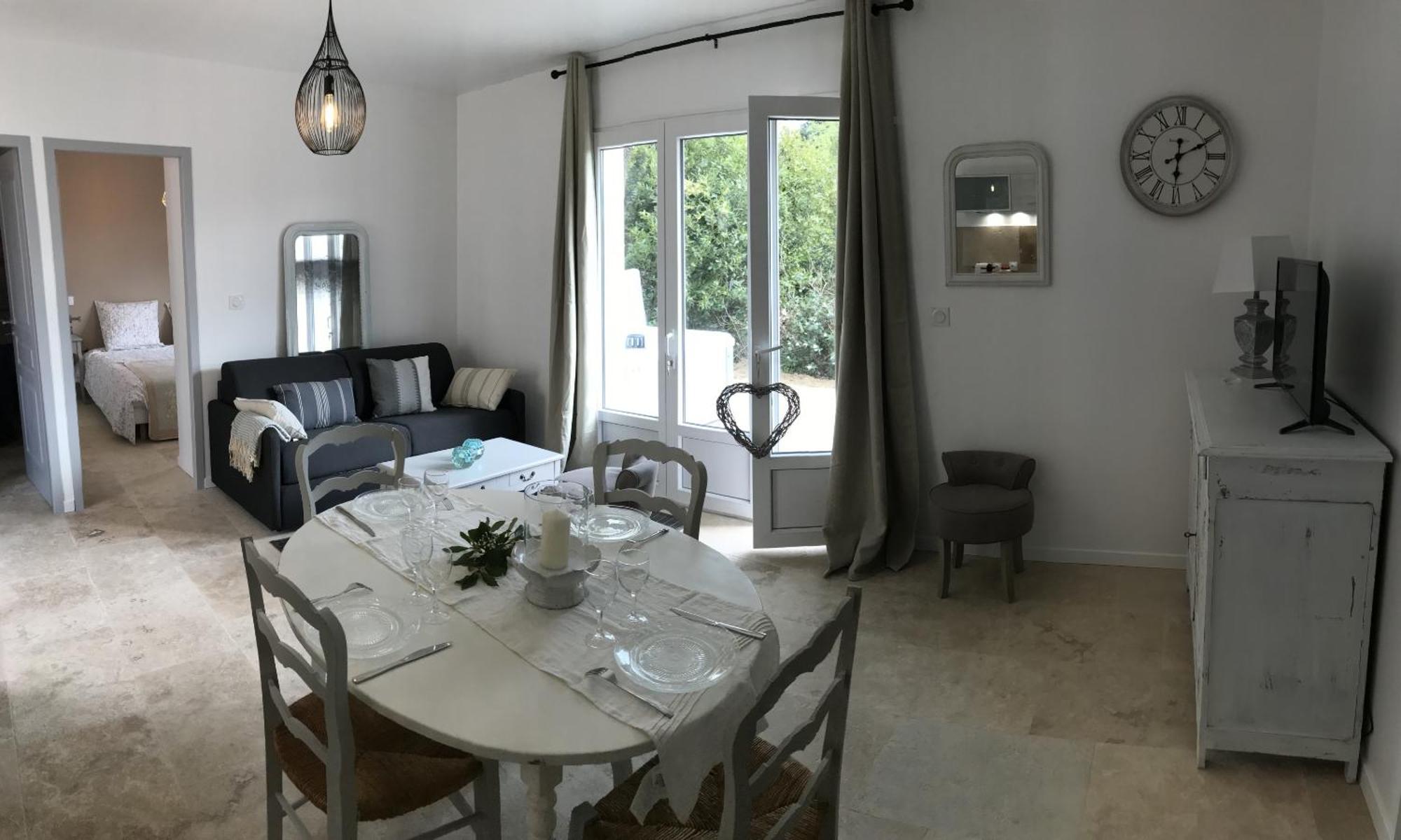 Les Mazets Et D'uzes